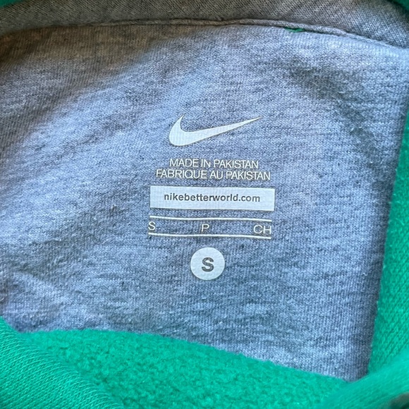 2000s Women’s Green Nike Hoodie - Picture 3 of 3